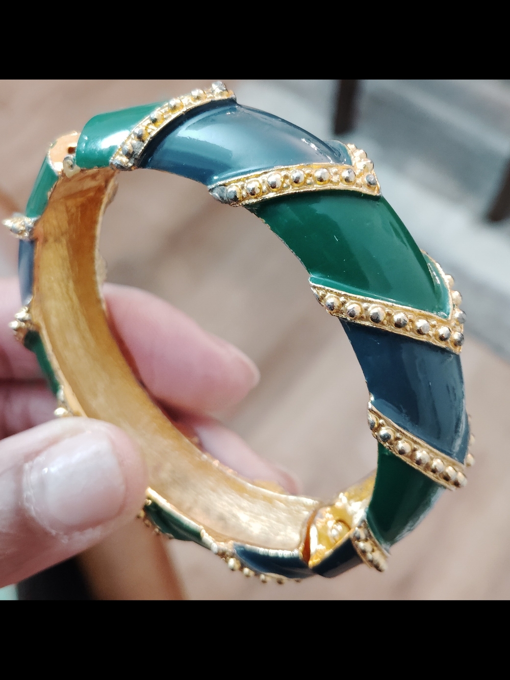 Gold-Tone Green & Teal Enamel Twisted Hinged Bangle Bracelet - Signed 🫰🏾✨